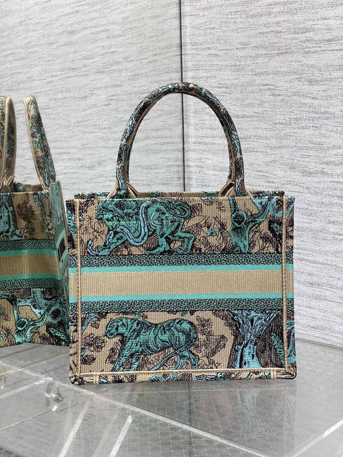 Elite Carryalls