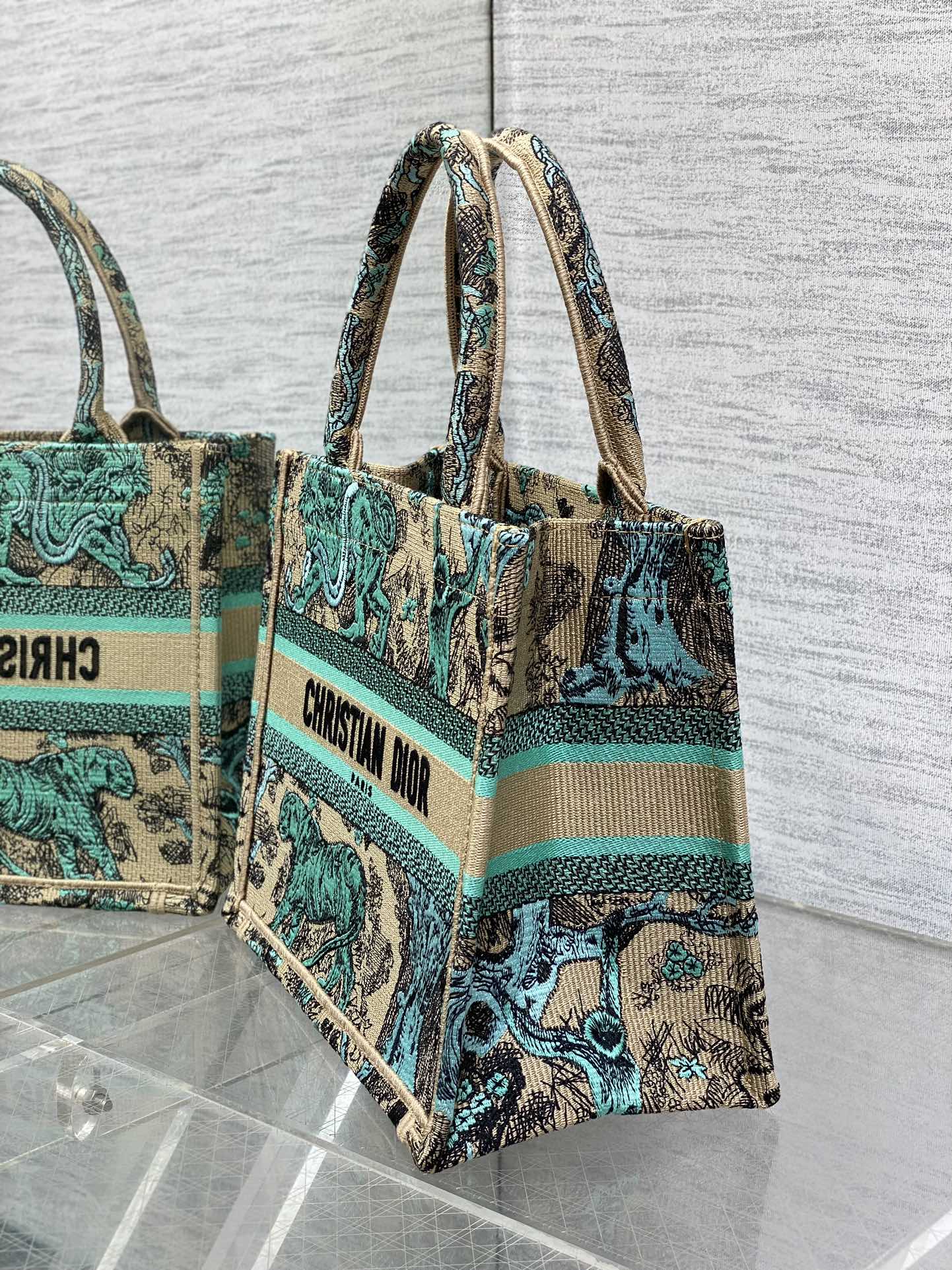 Elite Carryalls