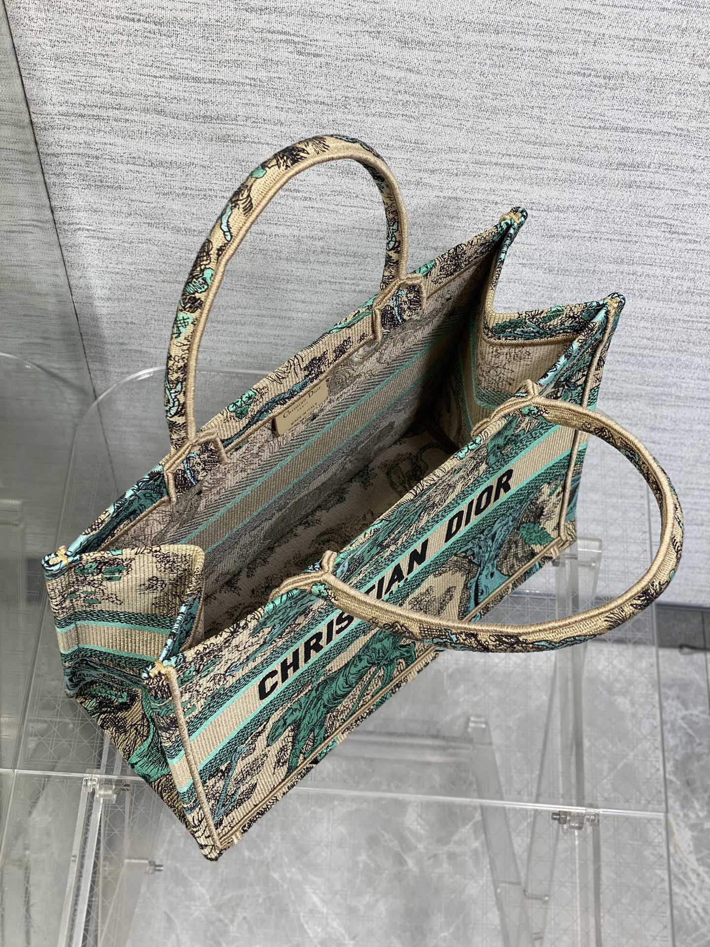 Elite Carryalls