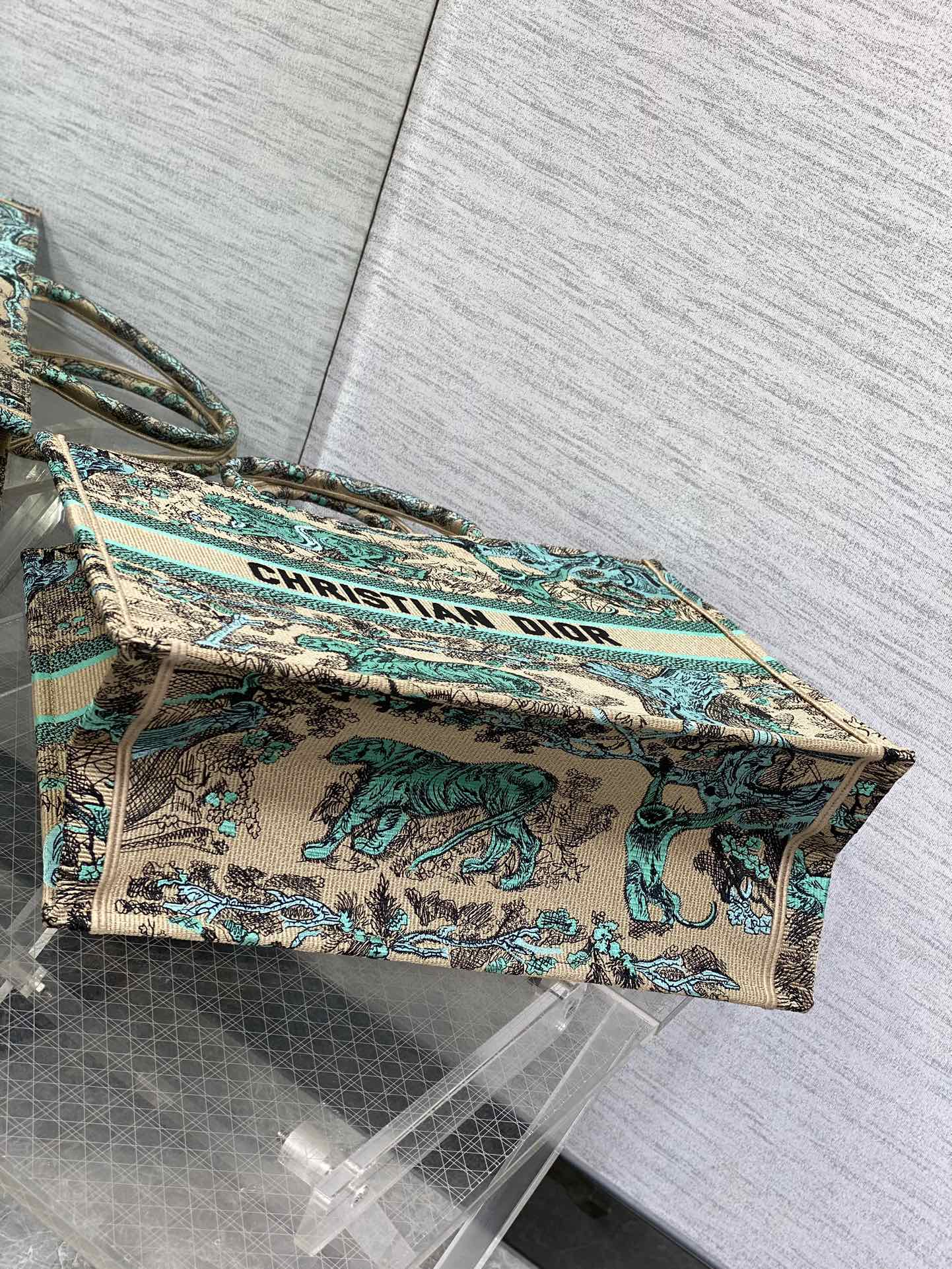 Elite Carryalls