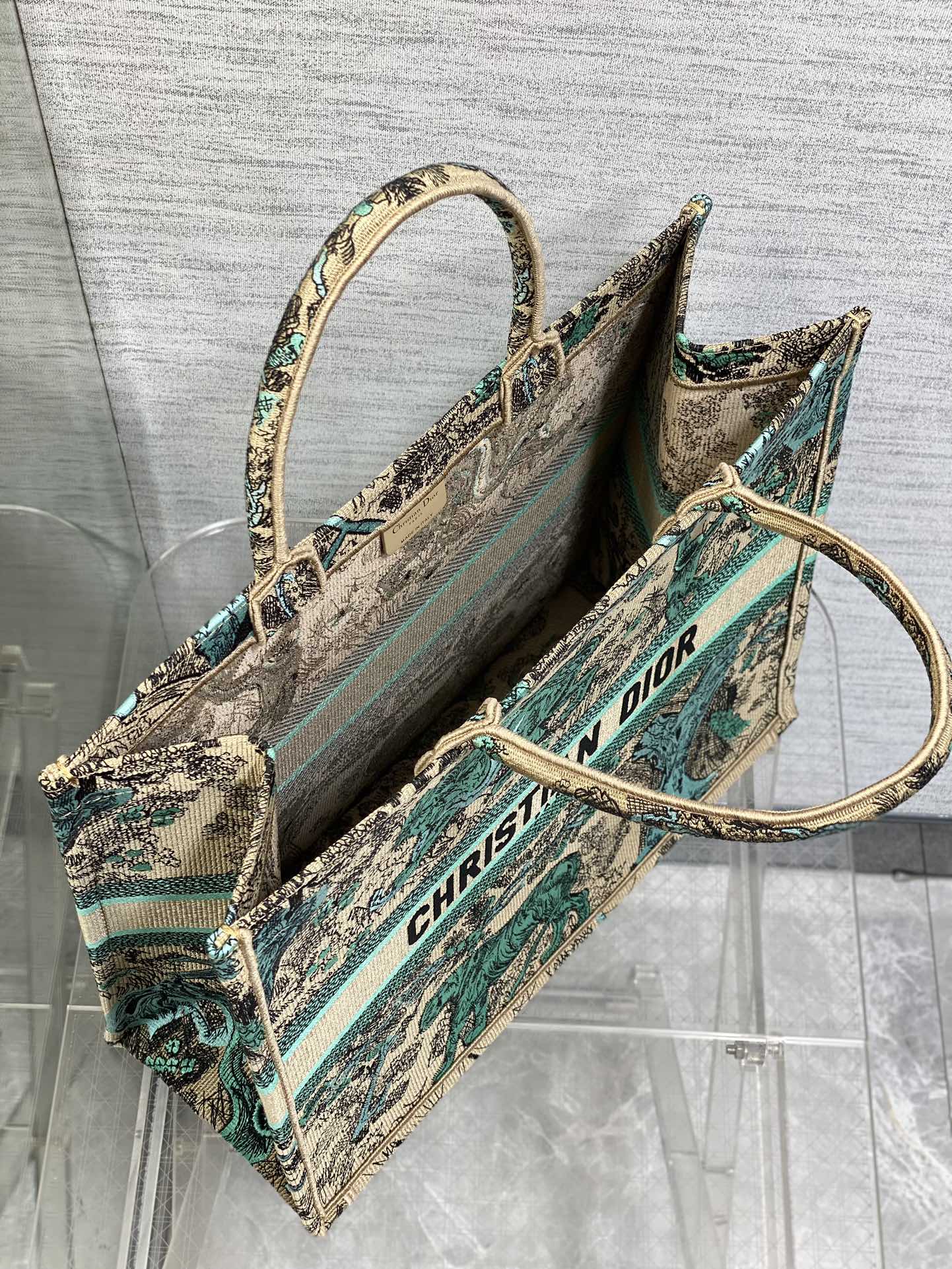 Elite Carryalls