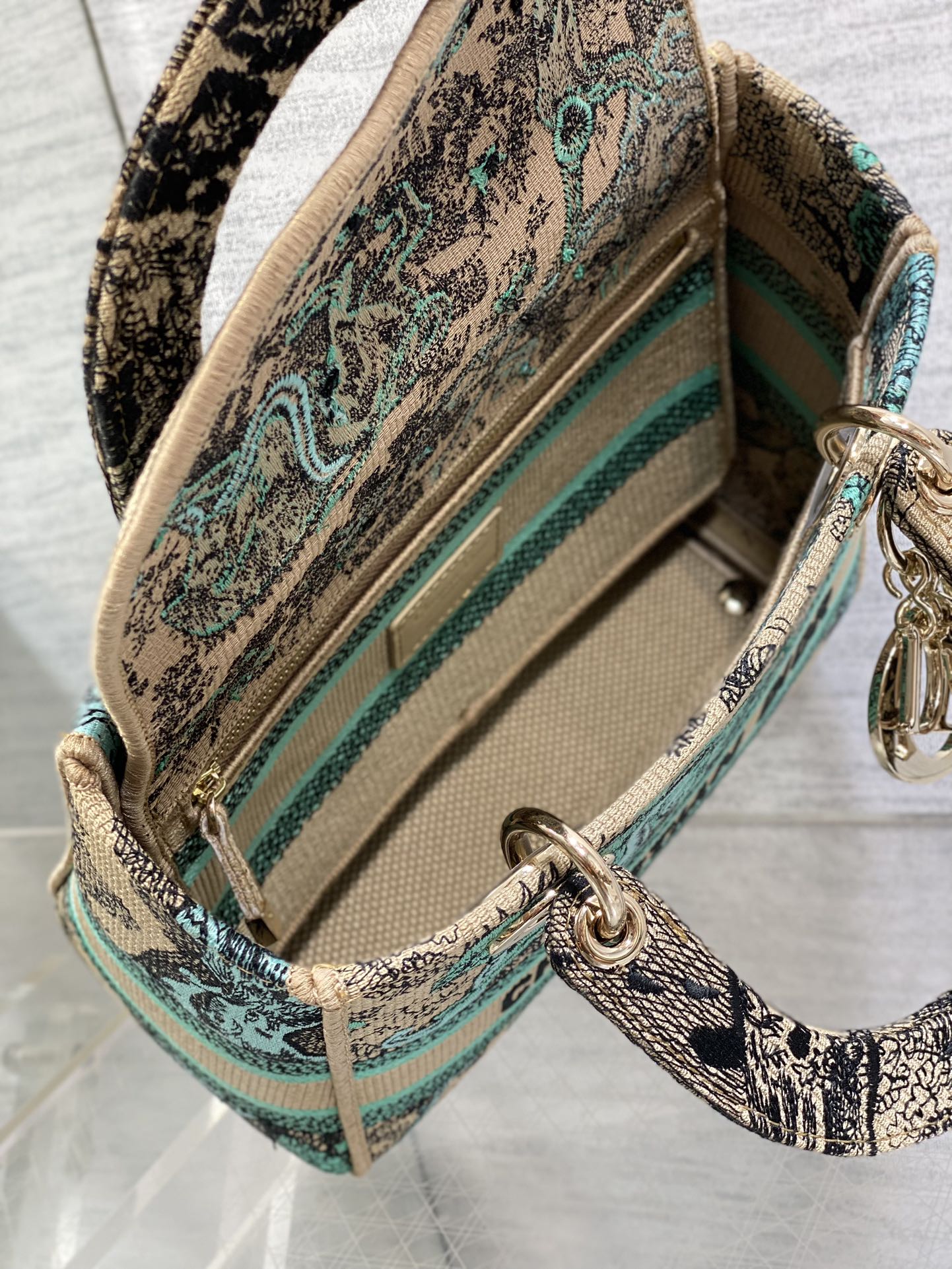 Elite Carryalls