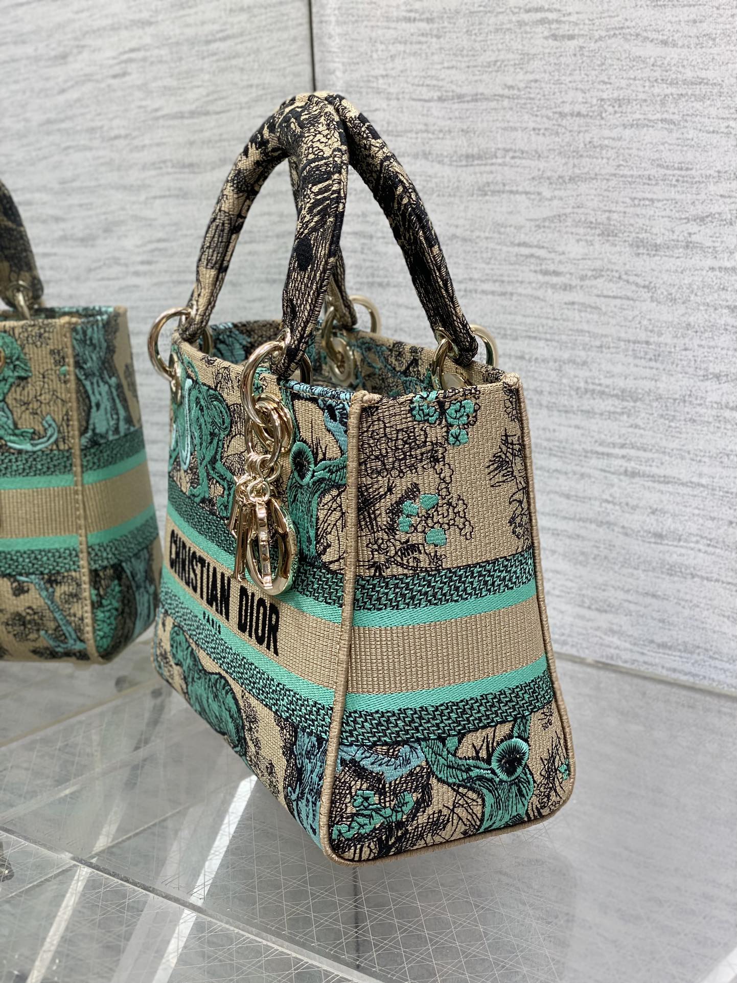 Elite Carryalls