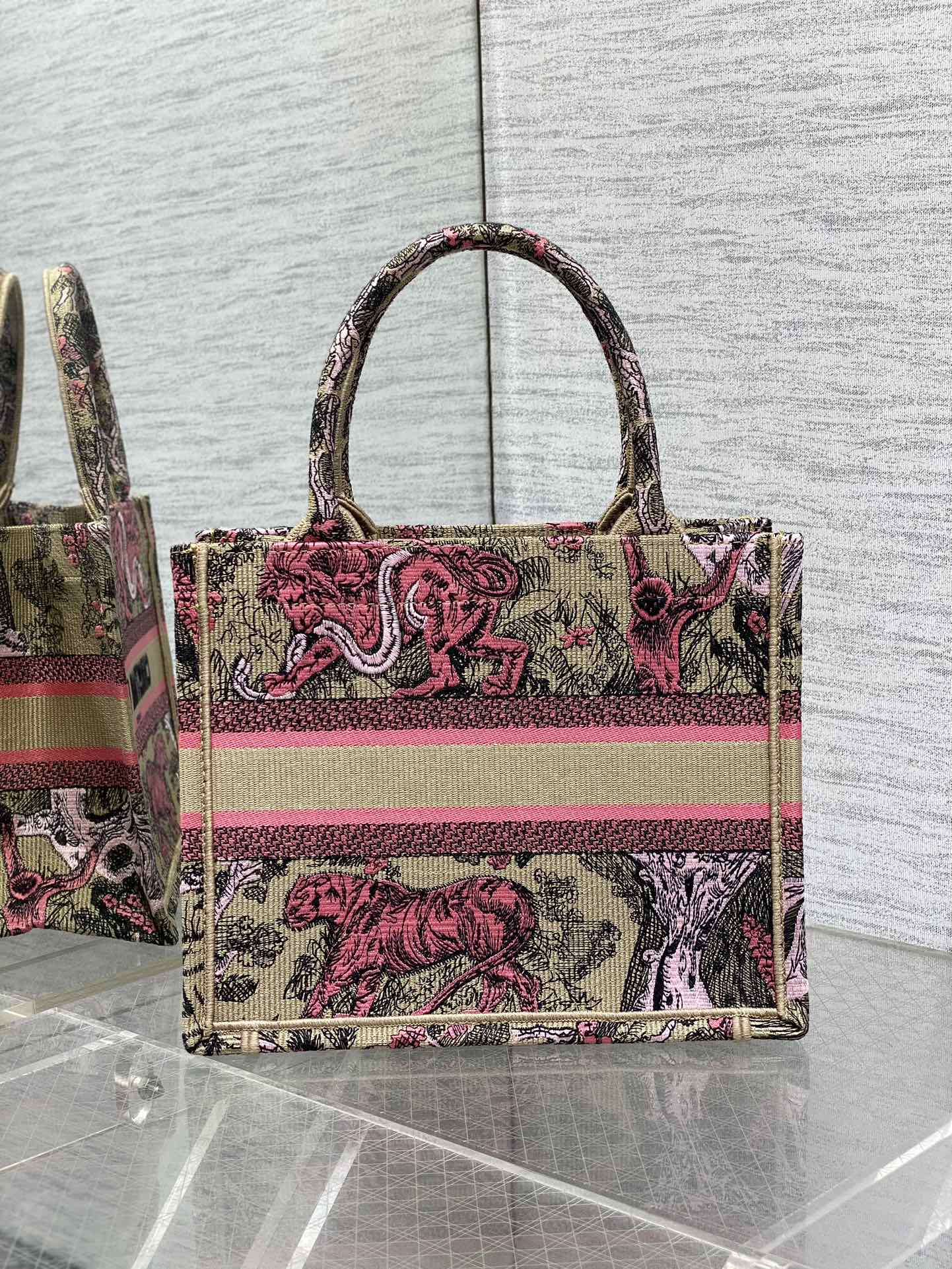 Elite Carryalls