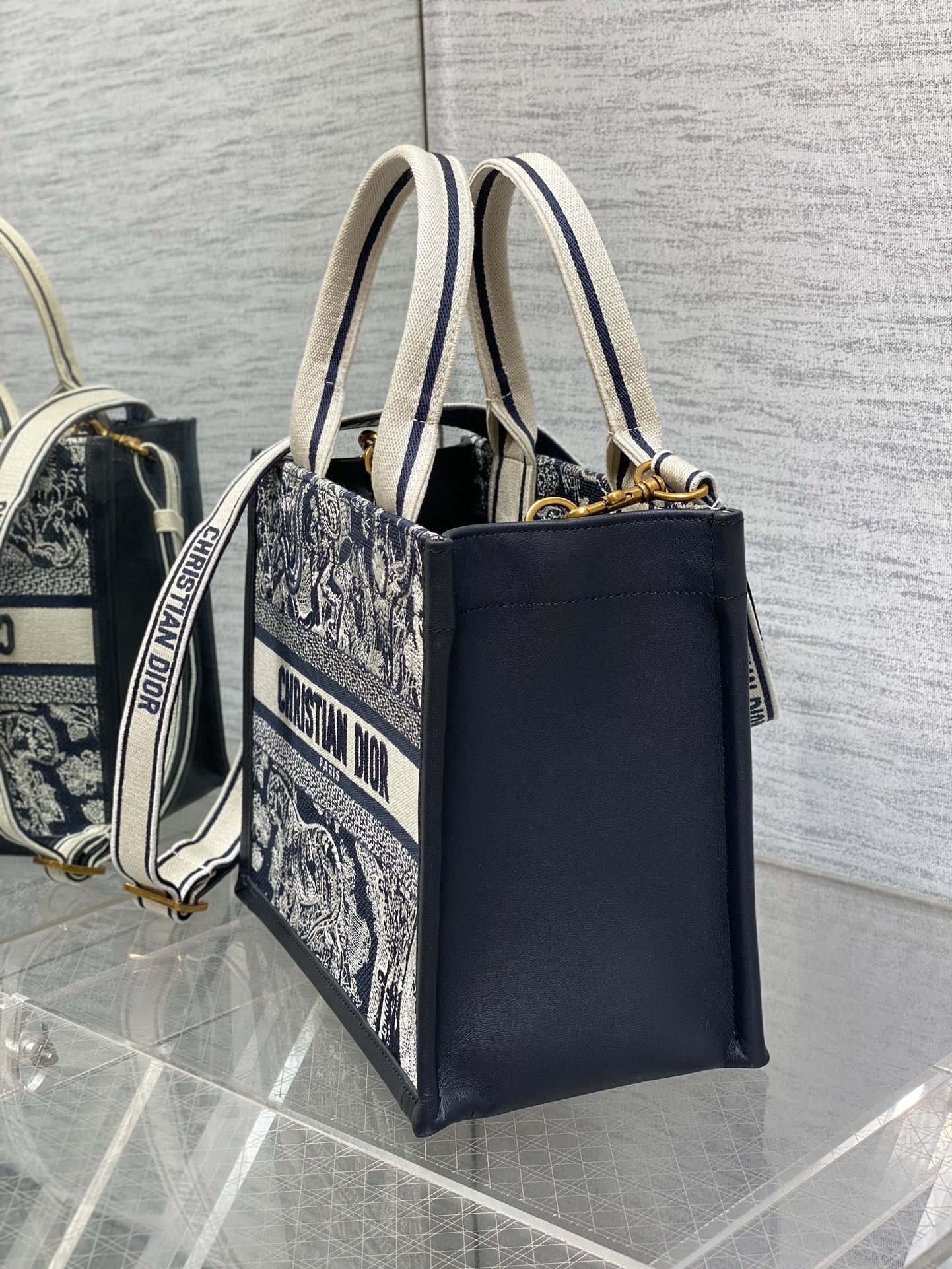 Elite Carryalls