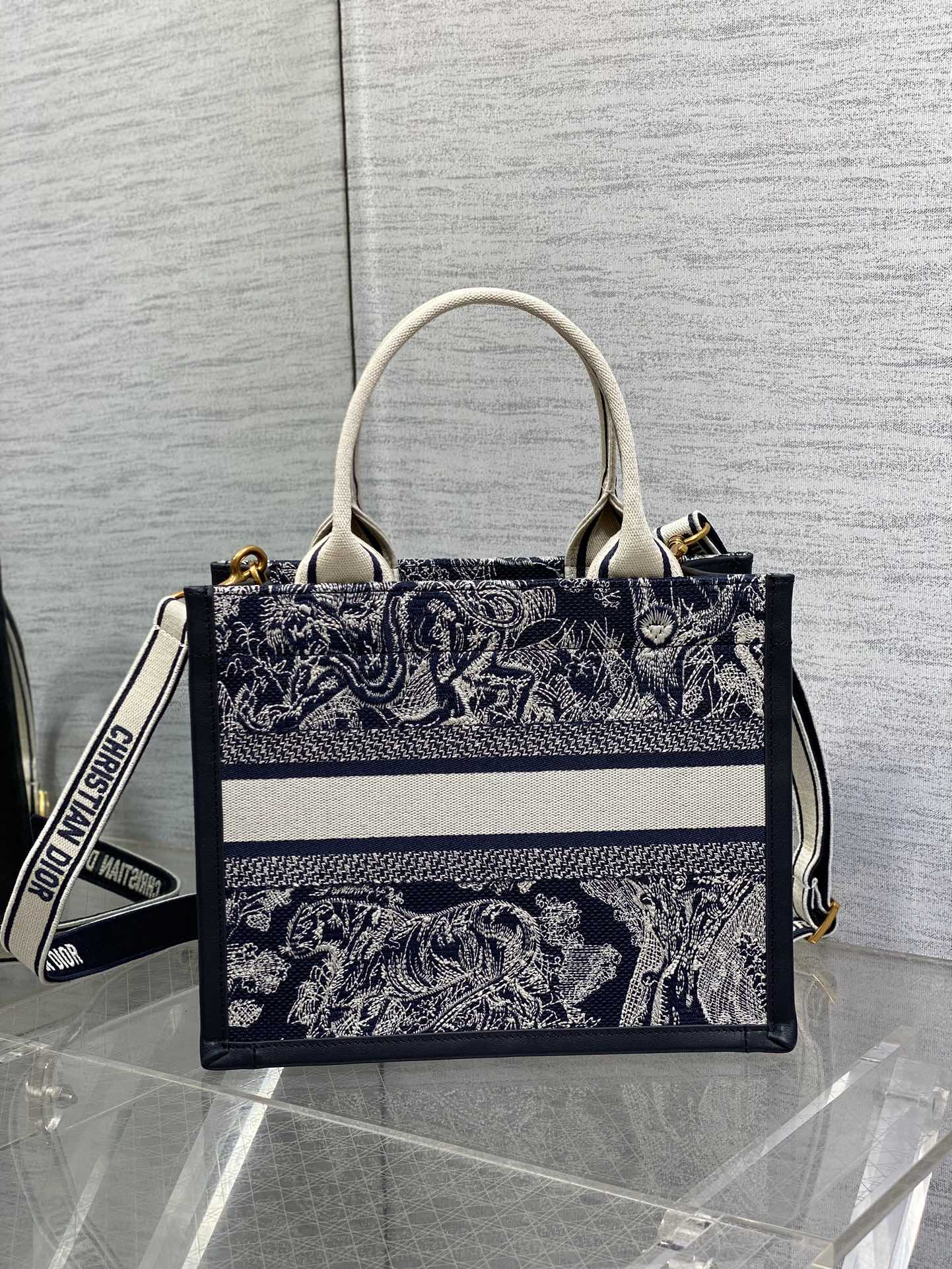 Elite Carryalls