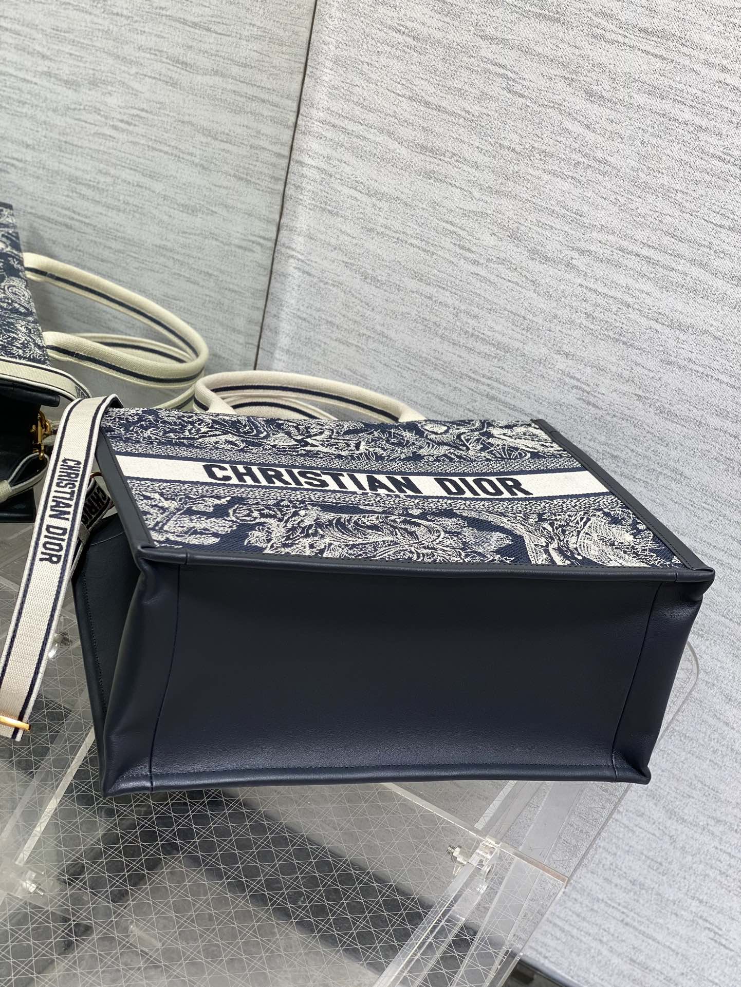 Elite Carryalls