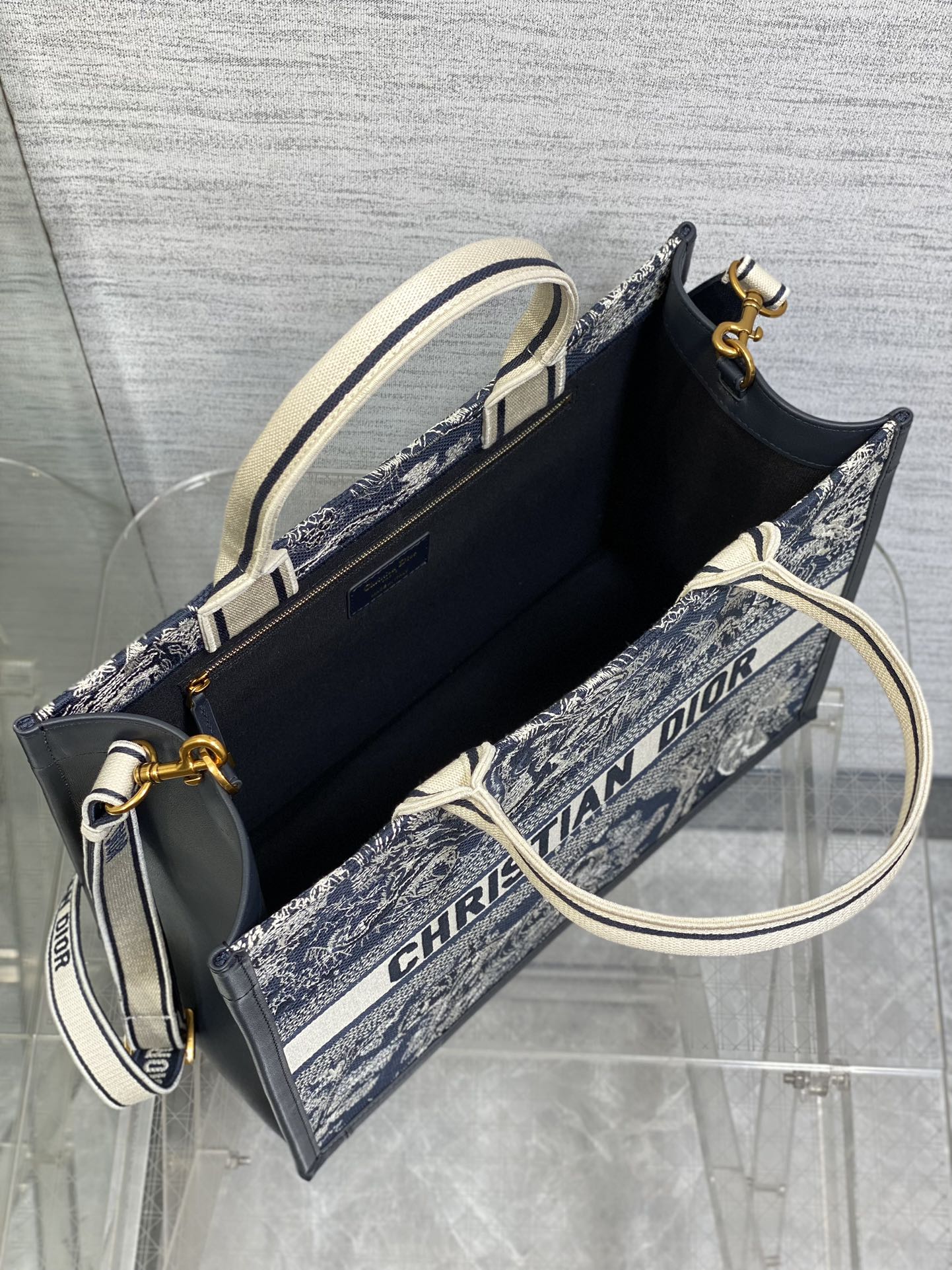 Elite Carryalls