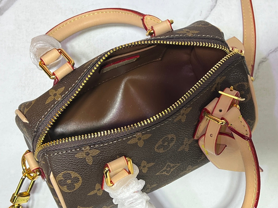 Elite Carryalls