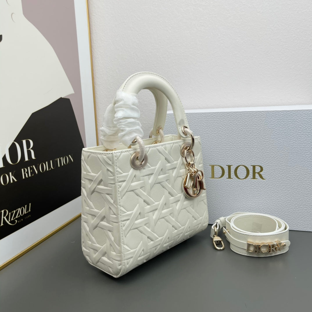 Elite Carryalls