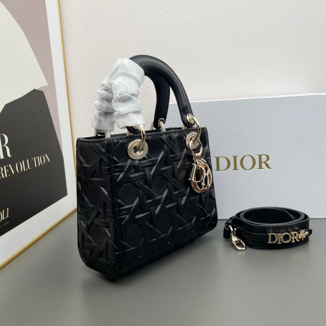 Elite Carryalls