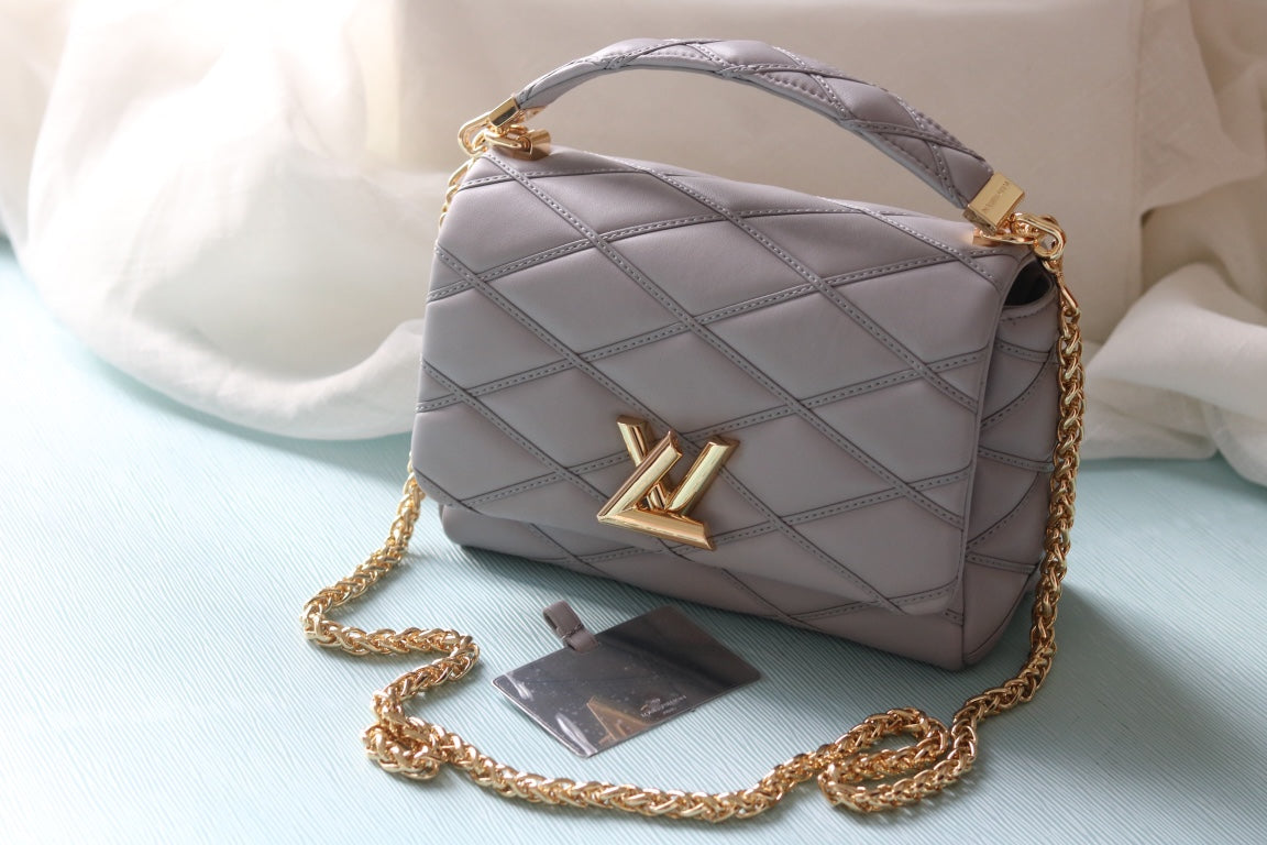 Elite Carryalls