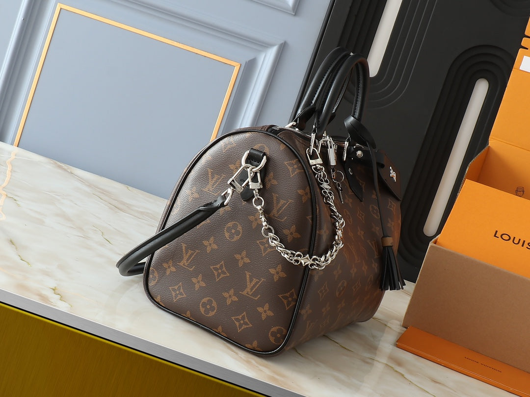 Elite Carryalls