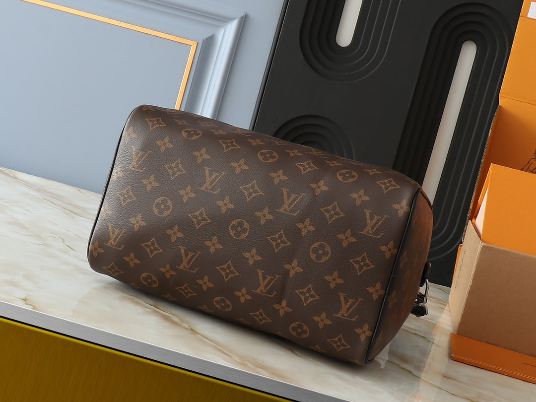 Elite Carryalls