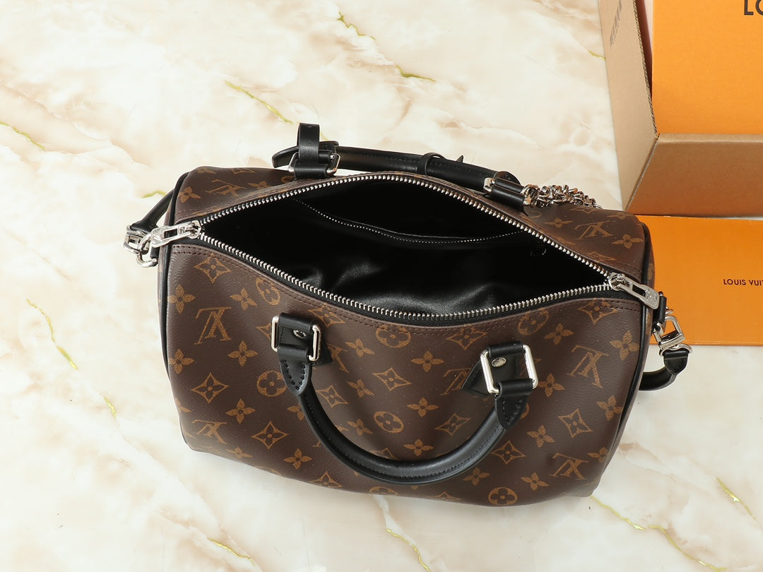 Elite Carryalls