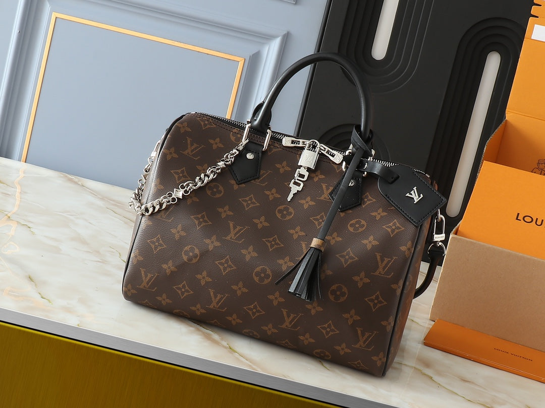 Elite Carryalls
