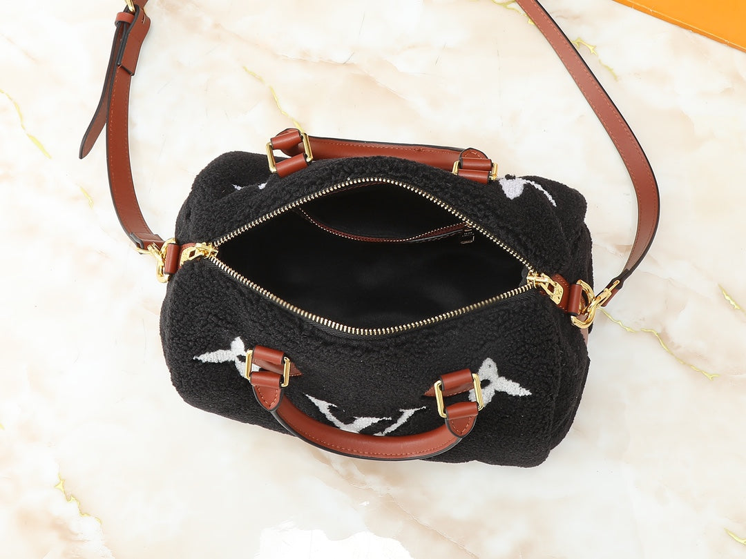 Elite Carryalls