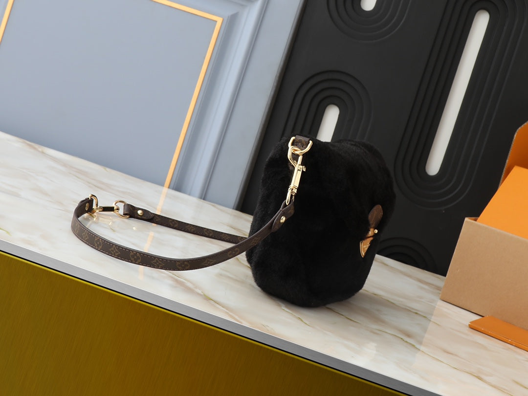 Elite Carryalls