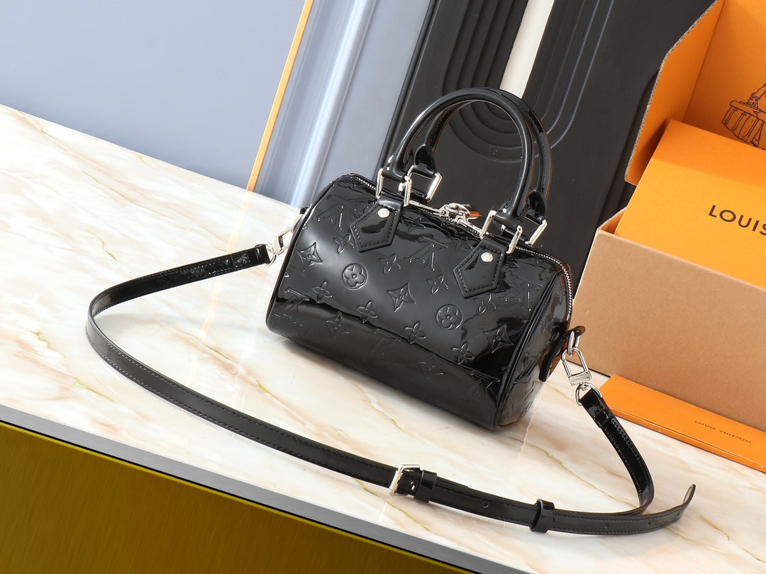 Elite Carryalls