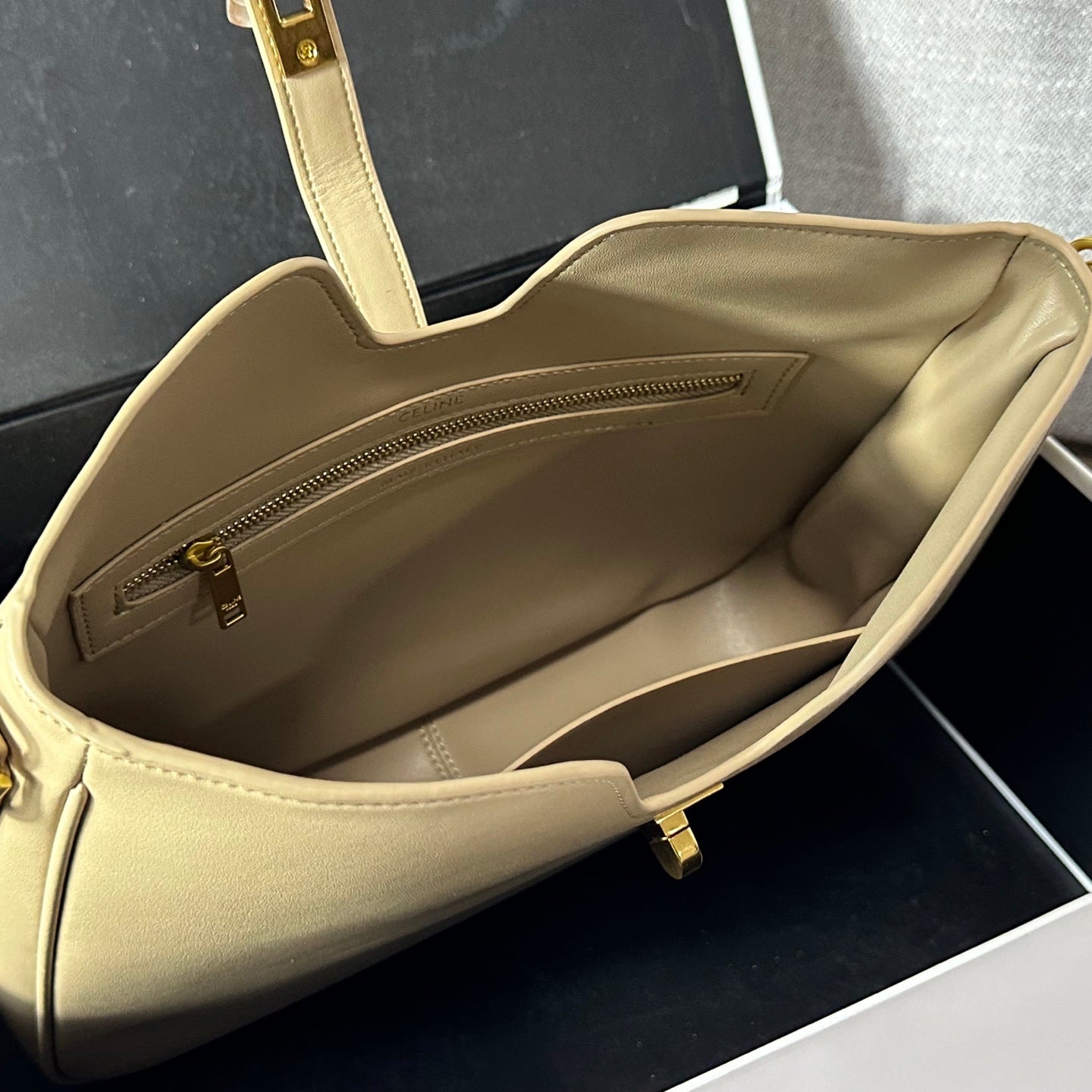 Elite Carryalls