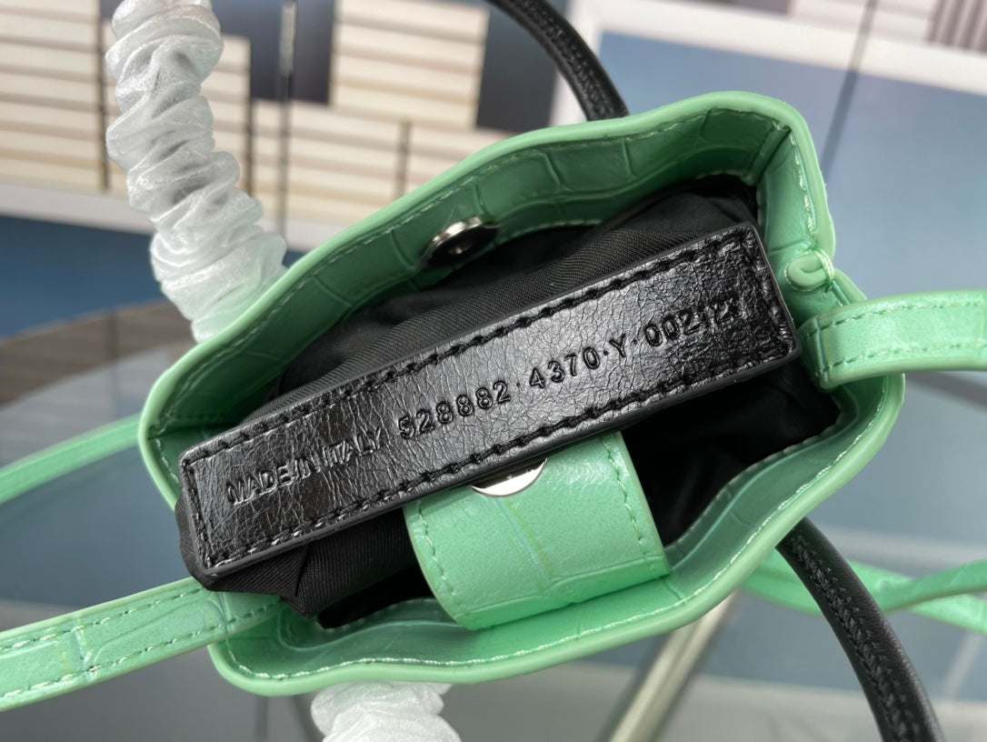 Elite Carryalls