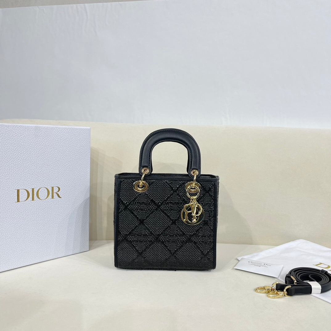Elite Carryalls