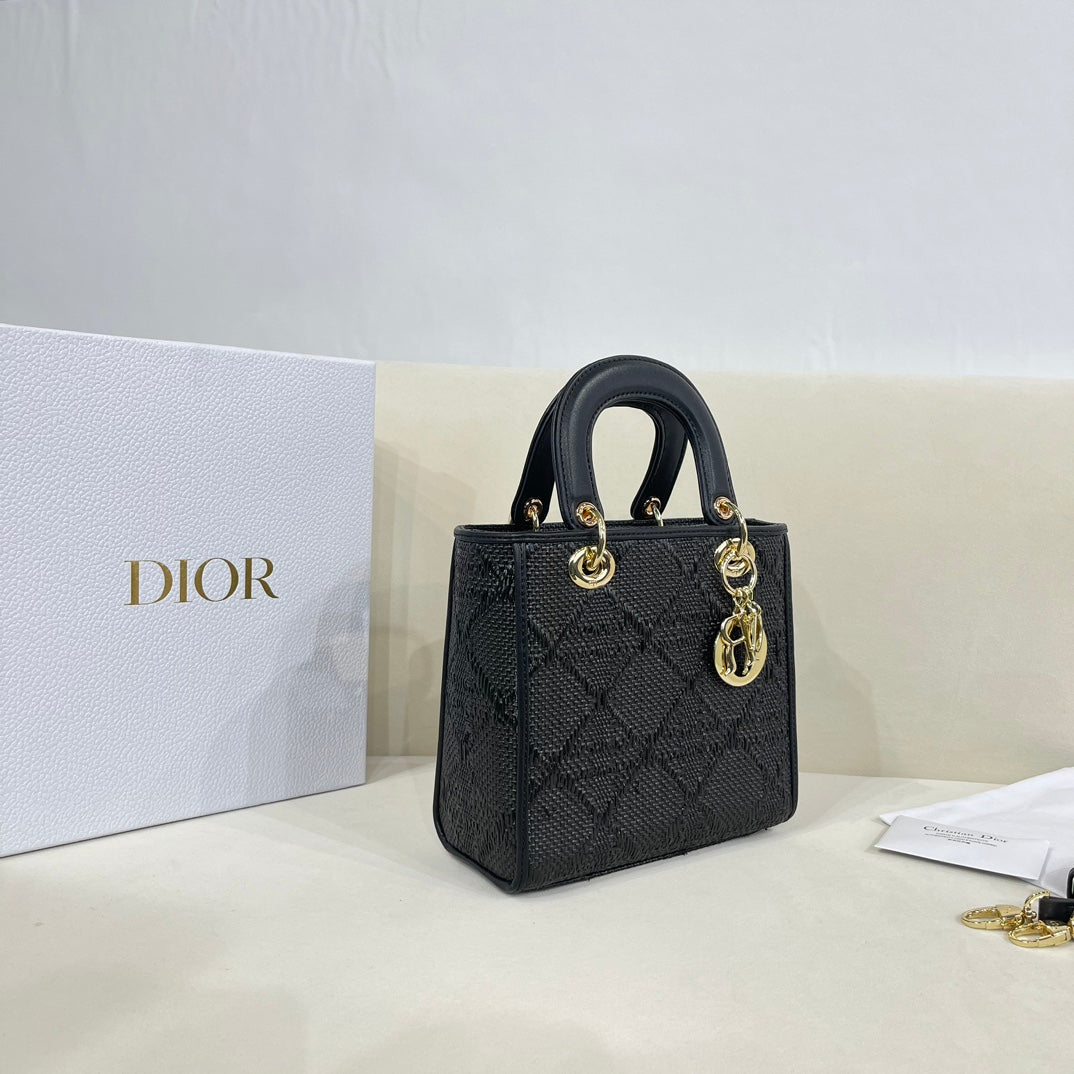 Elite Carryalls