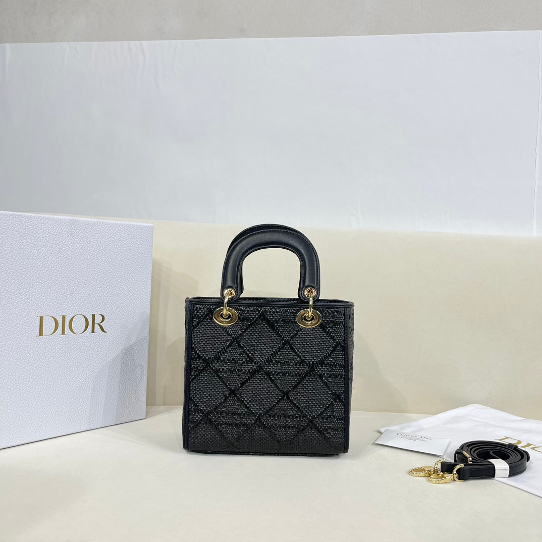 Elite Carryalls