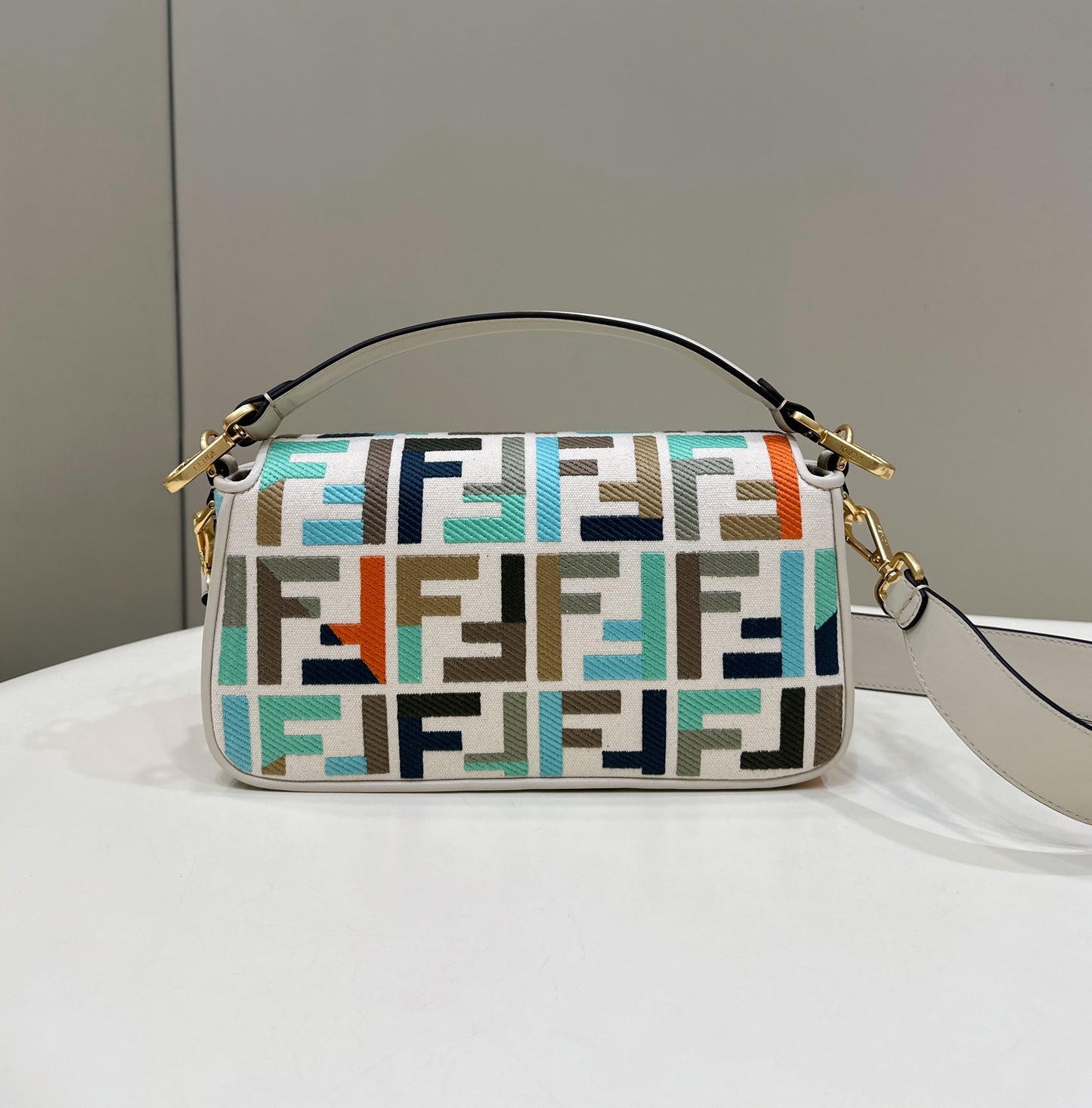 Elite Carryalls