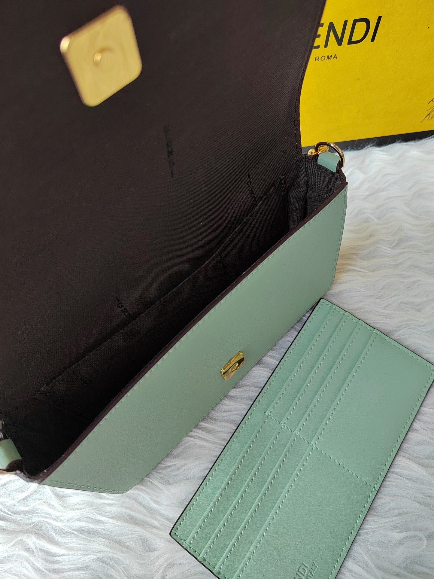 Elite Carryalls