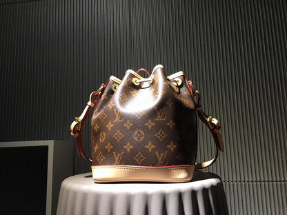 Elite Carryalls