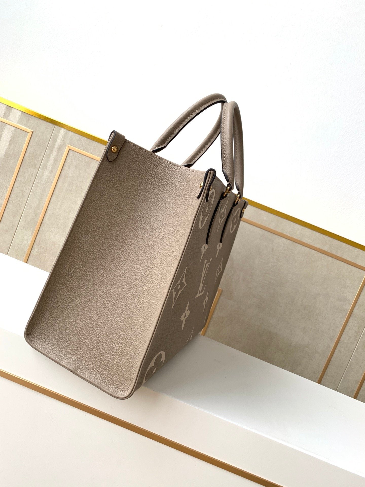 Elite Carryalls