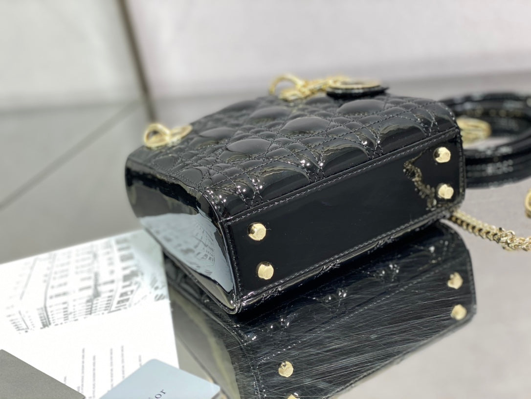 Elite Carryalls