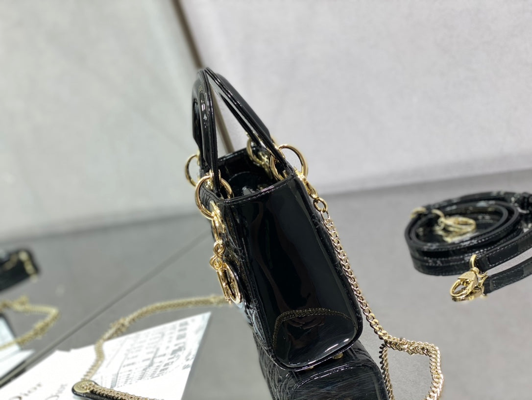 Elite Carryalls