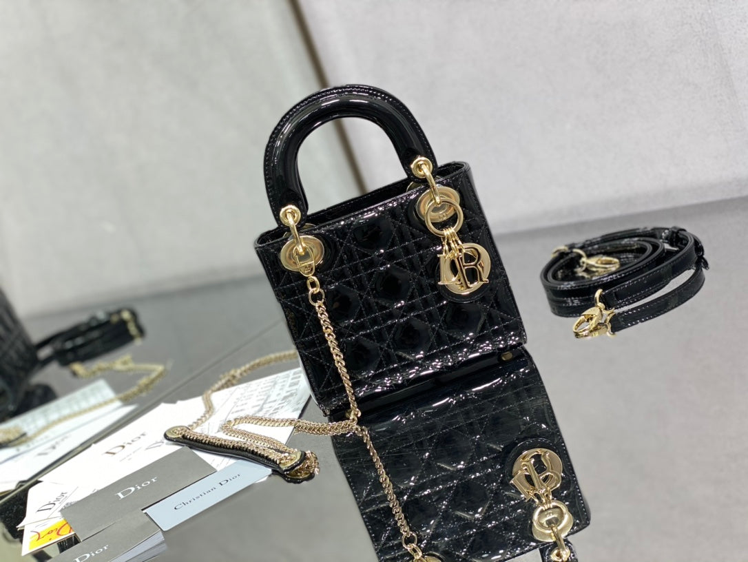 Elite Carryalls