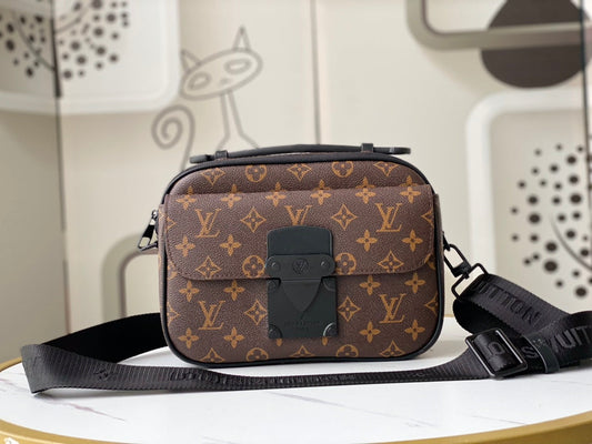 Elite Carryalls