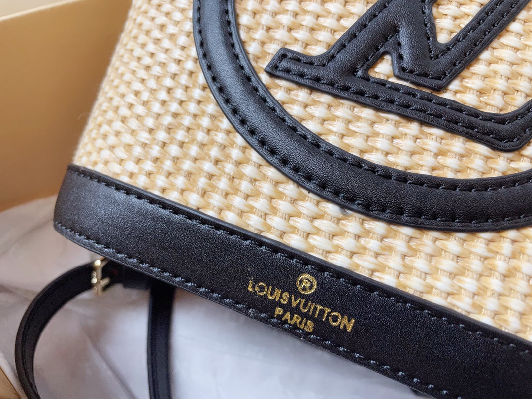 Elite Carryalls