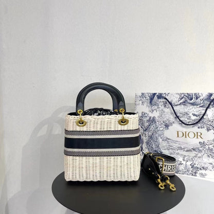 Elite Carryalls