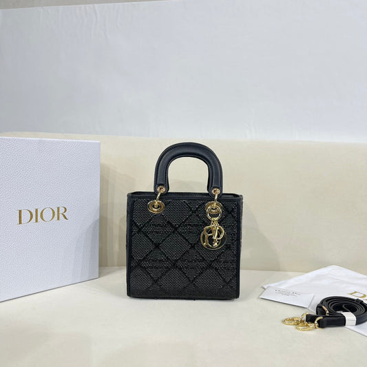 Elite Carryalls