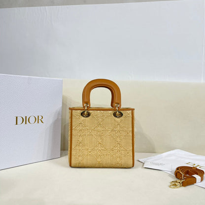 Elite Carryalls