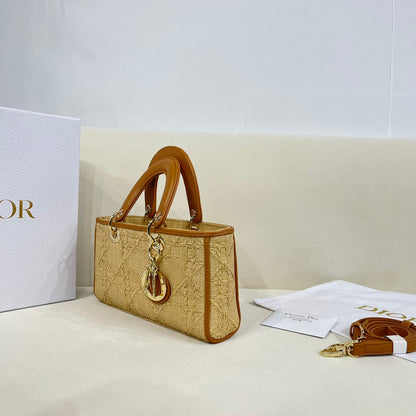 Elite Carryalls