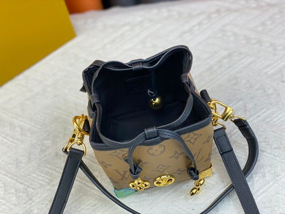 Elite Carryalls