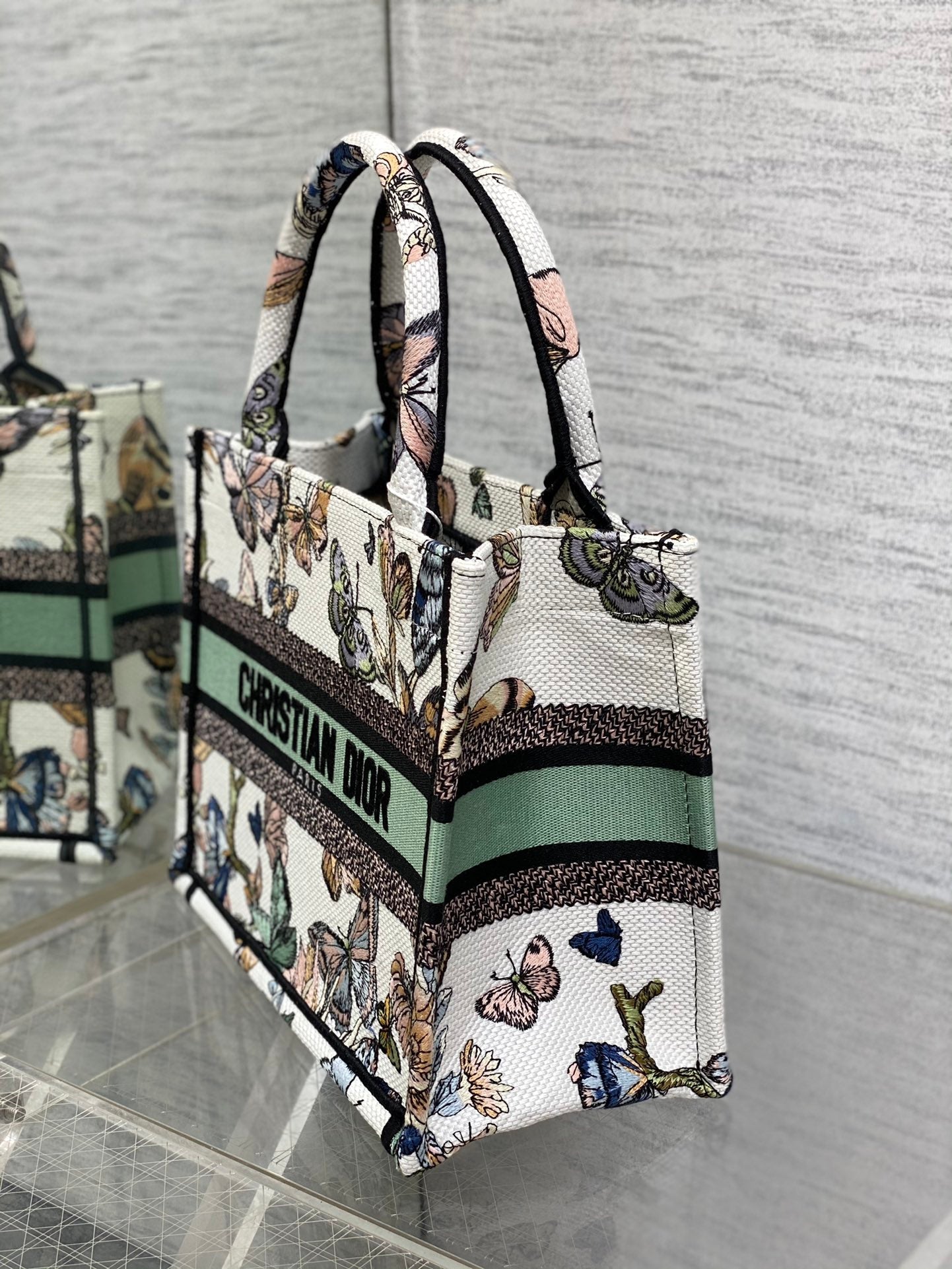 Elite Carryalls