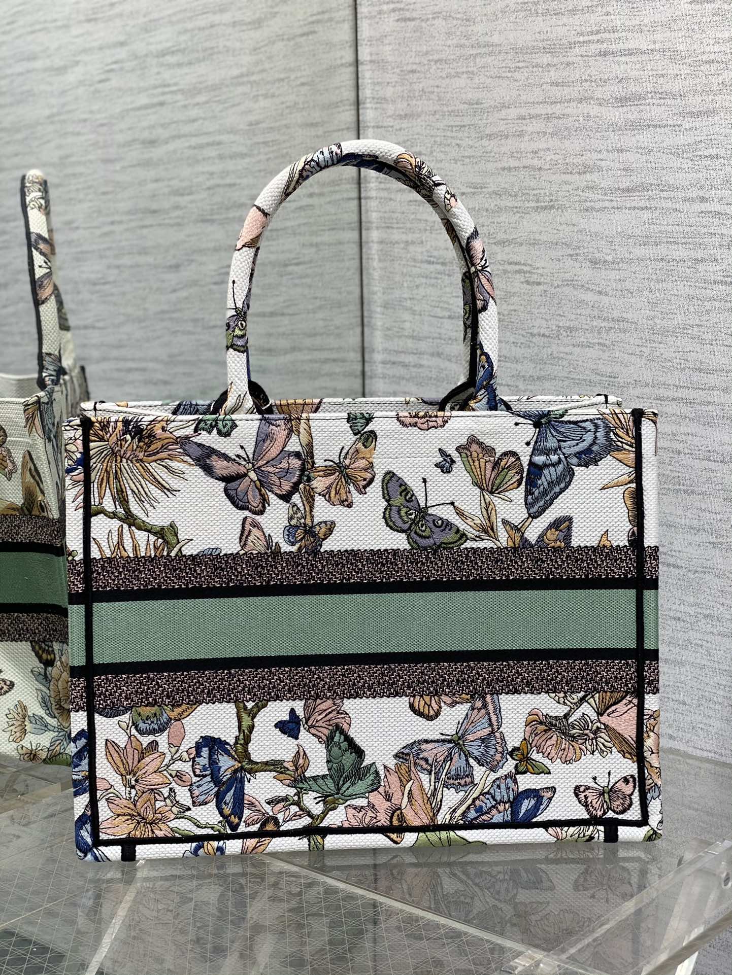 Elite Carryalls