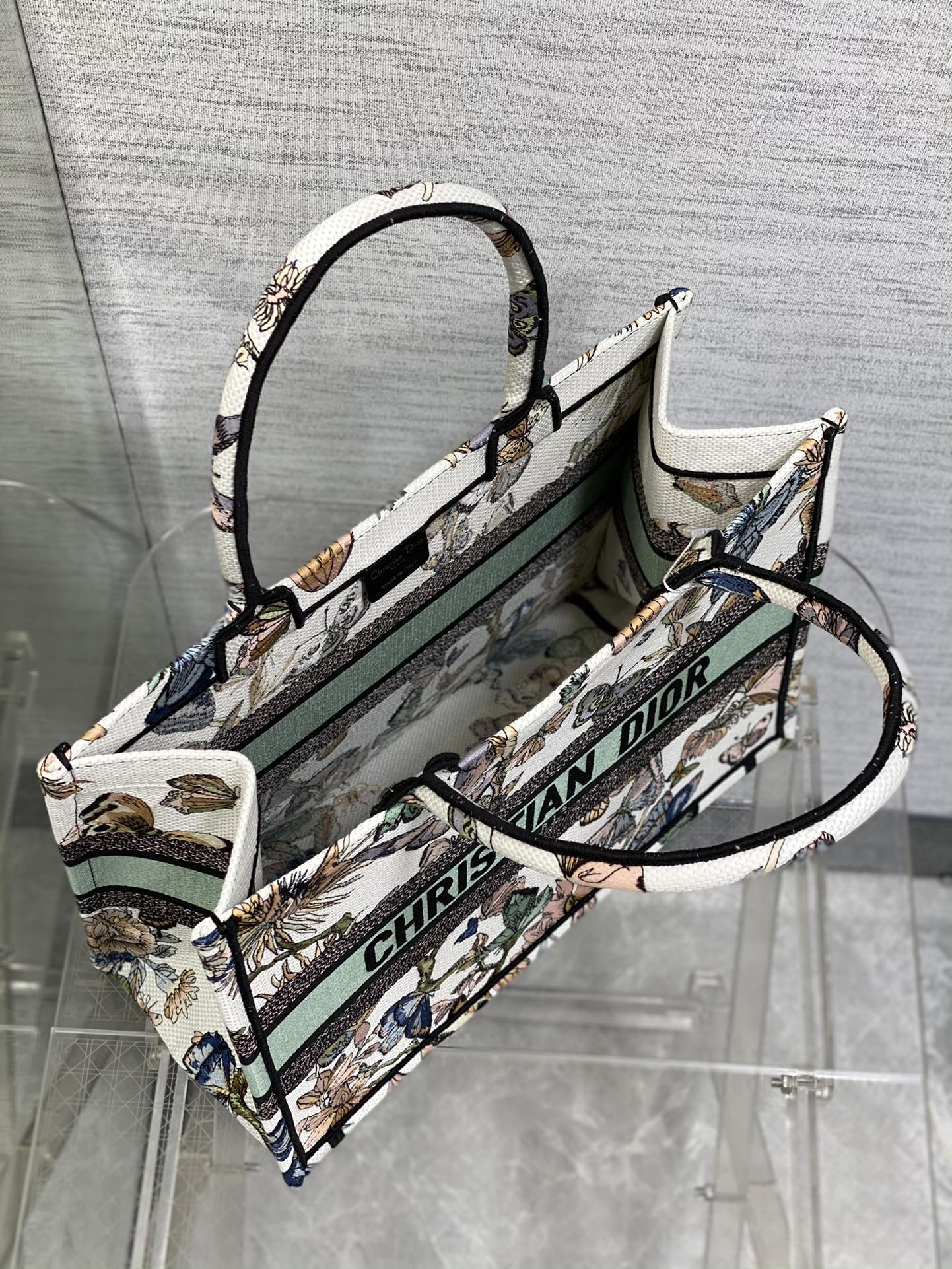 Elite Carryalls