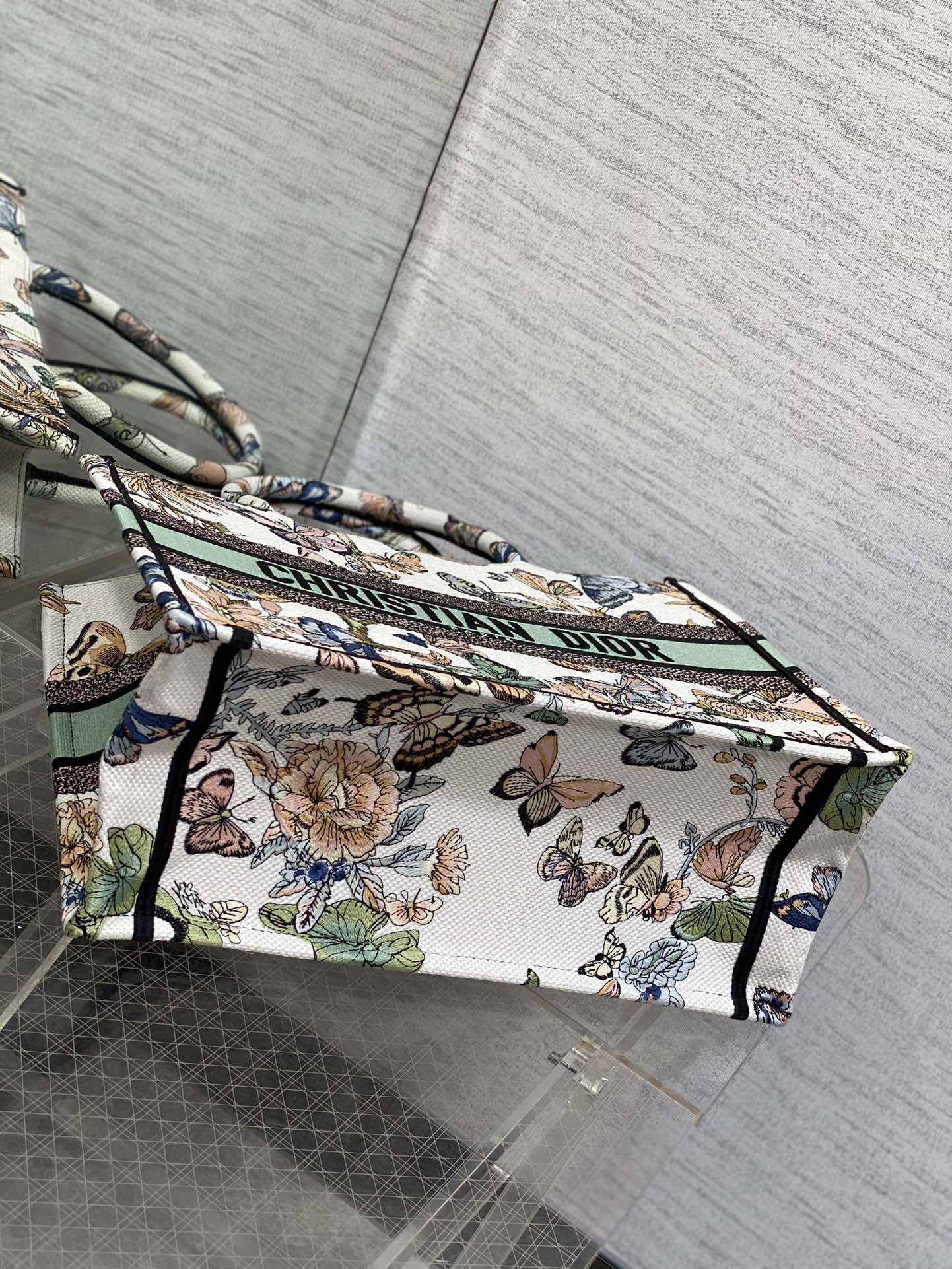 Elite Carryalls
