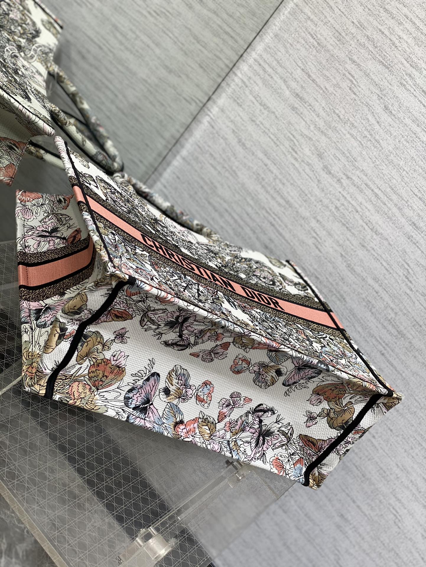 Elite Carryalls