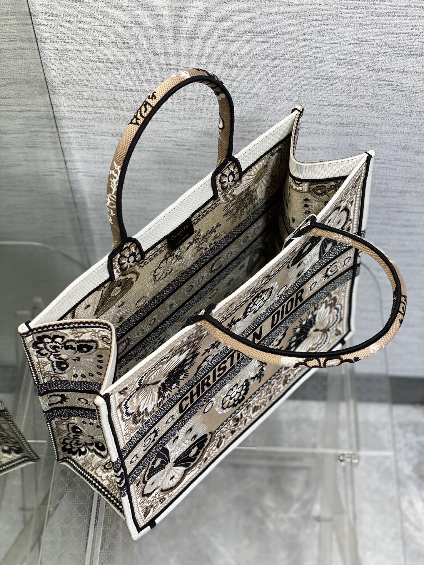 Elite Carryalls