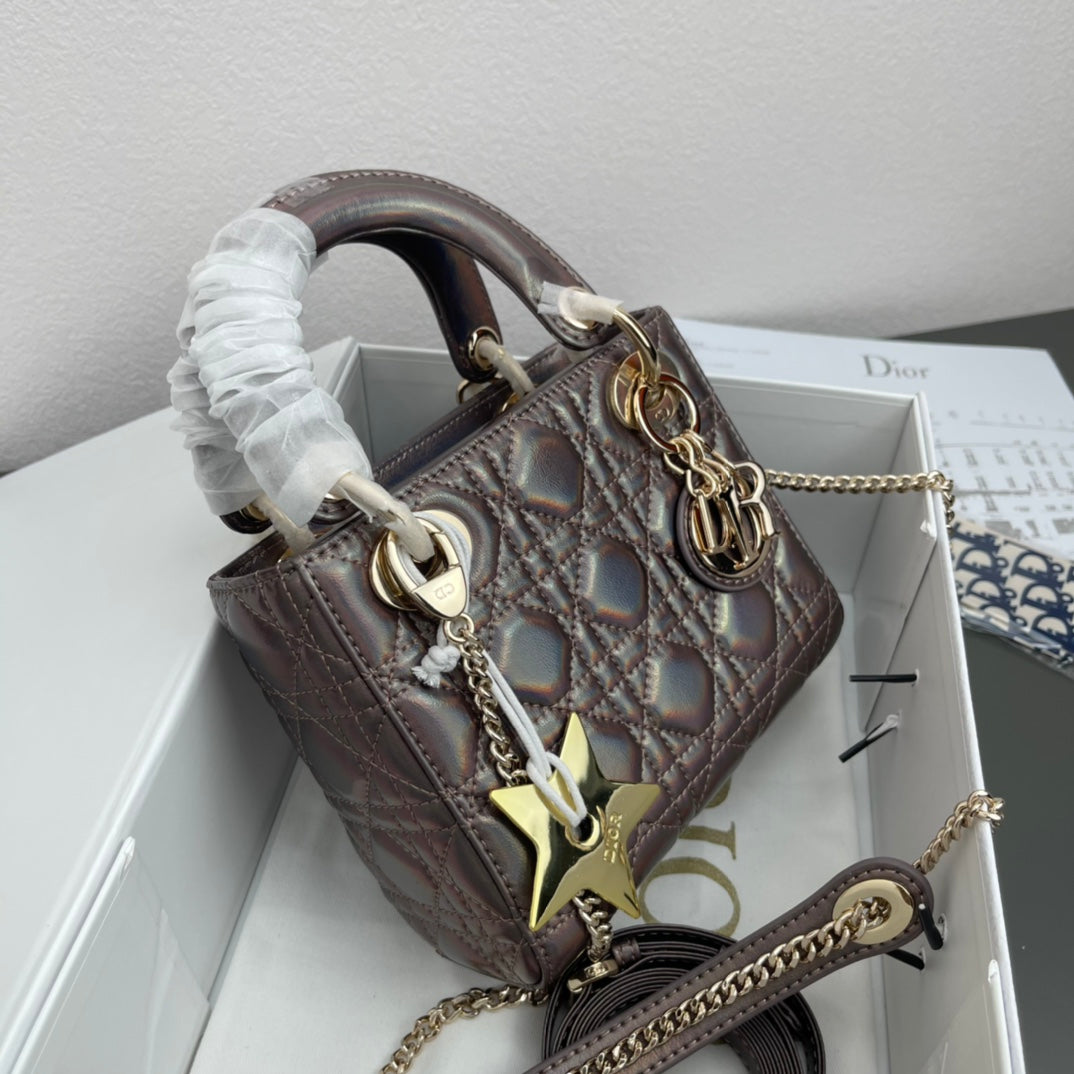Elite Carryalls