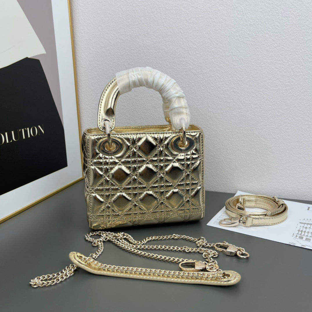 Elite Carryalls